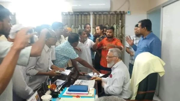 রাজশাহী মেডিকেল বিশ্ববিদ্যালয়ের ভিসিকে জোর করে পদত্যাগে স্বাক্ষরের অভিযোগ